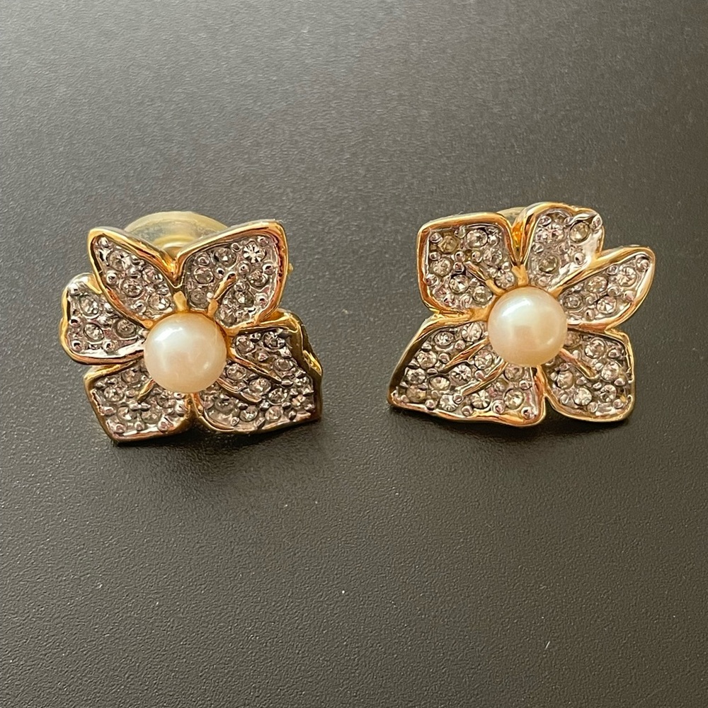 Butler Brand stud Austrian Crystal and pearl Earrings.